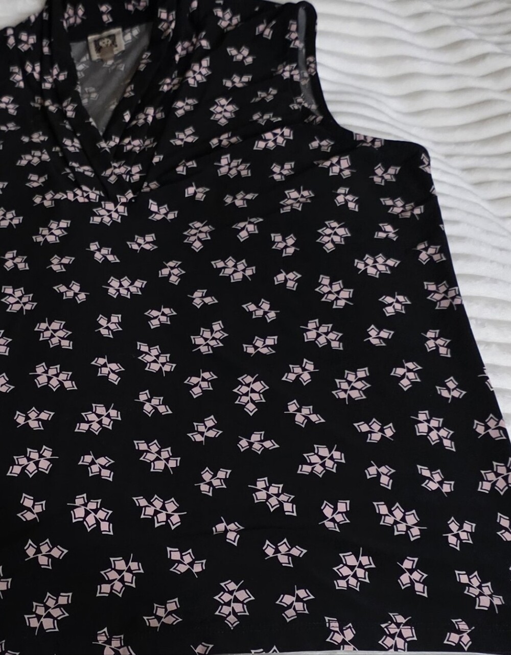 Anne Klein, Sleeveless Black Floral-Print V-Neck Top - Pink Pattern
